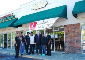 (l-r) Erica Alcox, Sharon Tomlinson, Rethmiriam Barr, Tabatha Simmons, Kamryn Jenkins, and Carolima’s owner Sameka Jenkins. 
